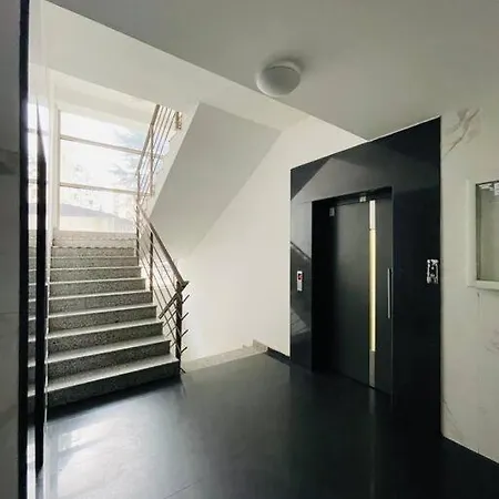 New Modern Rooftop Apartment-free Private Parking Appartement